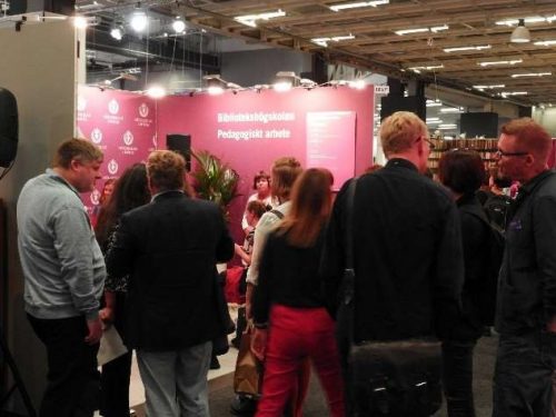 Image of people attending the SUITCEYES seminar at the book fair, mainly from the back